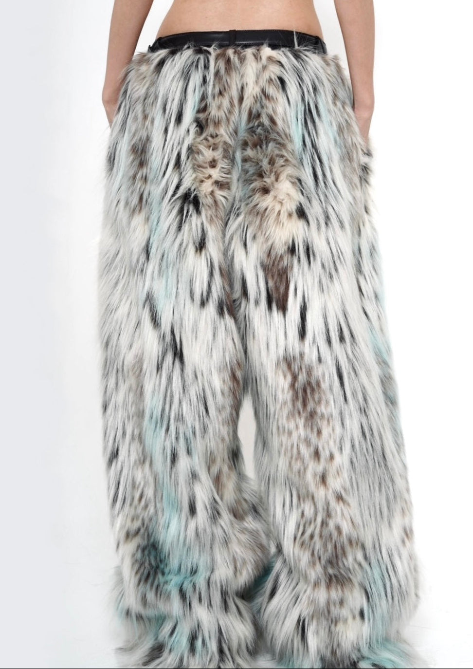 XVVVN CURAÇAO Leopard Long Faux Fur Pants / White