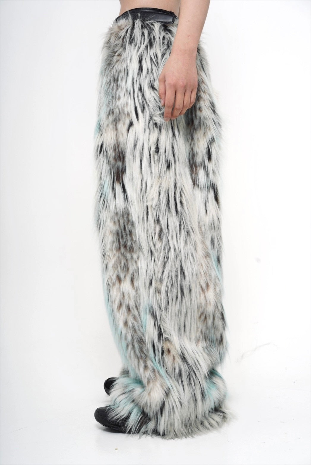 XVVVN CURAÇAO Leopard Long Faux Fur Pants / White